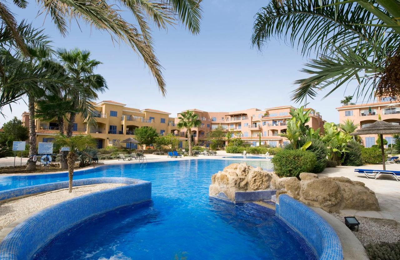 Comfortable 2 Bedroom Apartment In Popular Limnaria Gardens Paphos Exterior foto